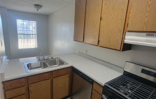 2 beds, 1 bath, $1,795, Unit 9