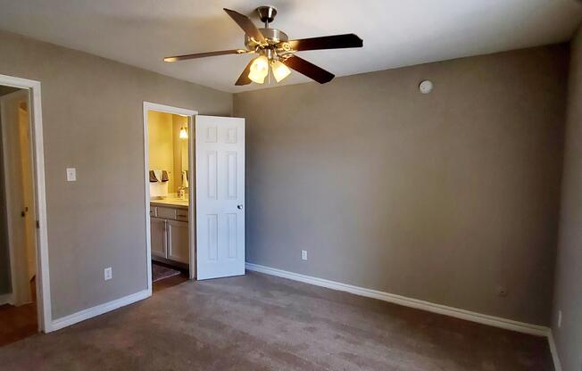 1 bed, 1 bath, 651 sqft, $869