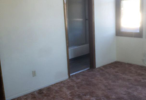 1561 N Van Ness Ave
