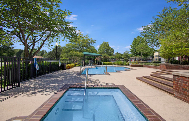 Lincoln Villas on Memorial Outdoor Pool and Jacuzzi