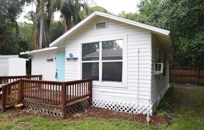 Charming 1 Bed 1 Bath Triplex Cottage for Rent in Lake Mary, FL!