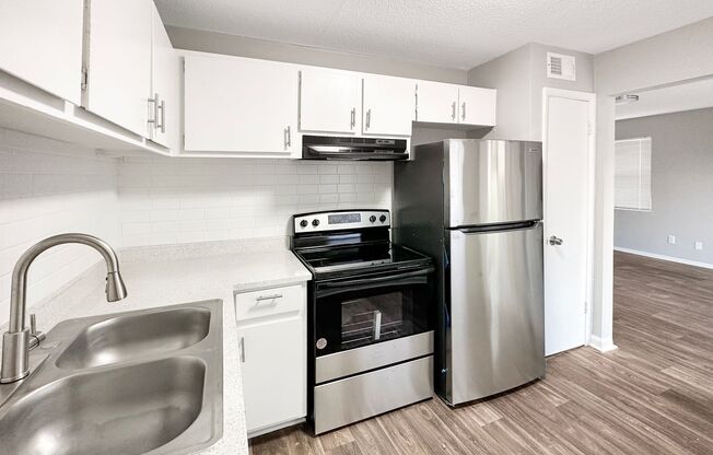 1 bed, 1 bath, 700 sqft, $999