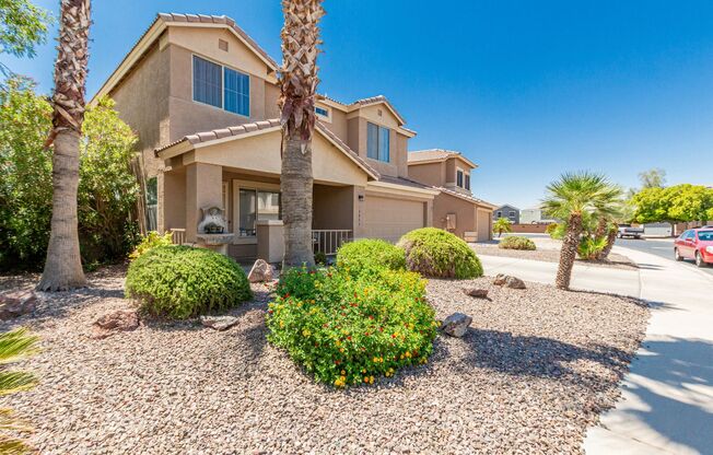Charming 3 bed, 2.5 bath in El Mirage! W/POOL!!