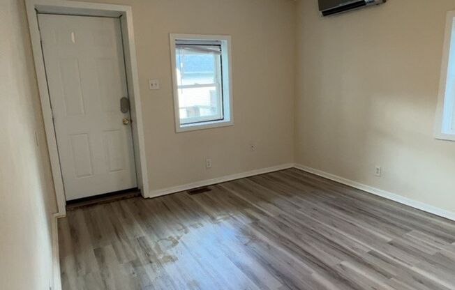 1 bed, 1 bath, 1,000 sqft, $575