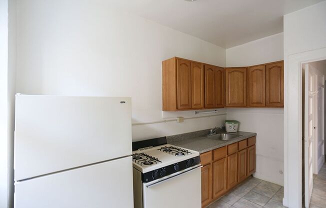 OPEN HOUSE: Tuesday (7/29) 6:30pm-6:50pm. Bright, second floor corner studio near Union Square, Shared Laundry, Elevator in Building (797 Bush #201)
