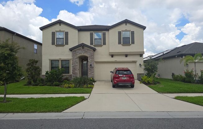 Gorgeous 5-Bedroom, 3-Bathroom in Riverview