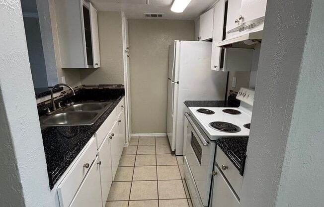 1 bed, 1 bath, 600 sqft, $1,150, Unit 1-204