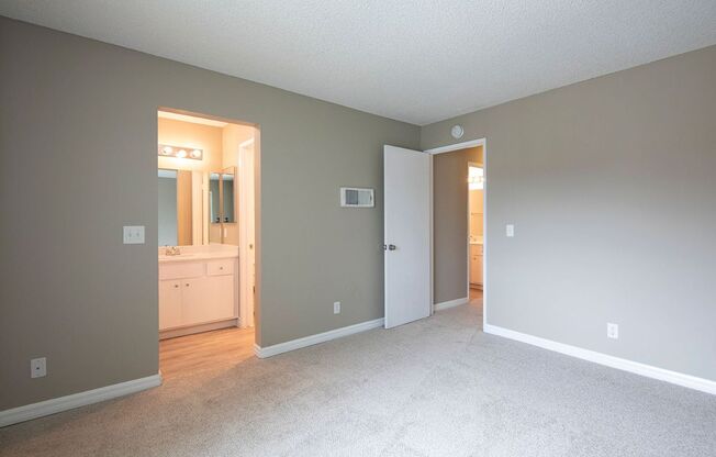 2 beds, 1.5 baths, 776 sqft, $2,345