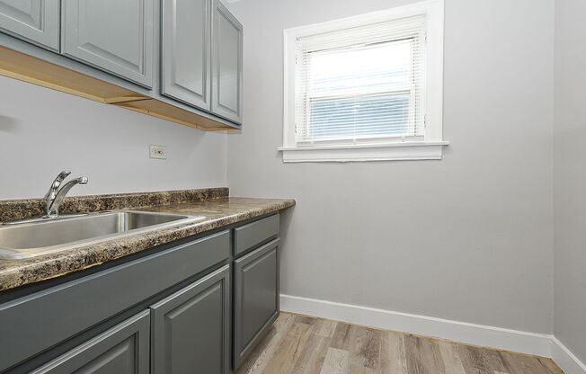 2 beds, 1 bath, $1,800, Unit 953-3