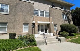 2114 E Woodstock