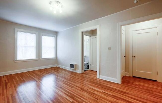 Studio, 1 bath, 425 sqft, $1,200, Unit 406