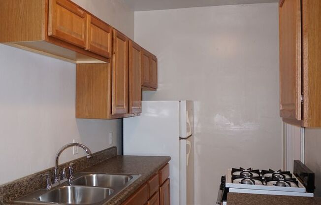 Studio, 1 bath, 350 sqft, $750, Unit 102