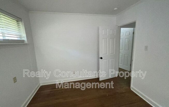 3 beds, 1 bath, 1,095 sqft, $1,700