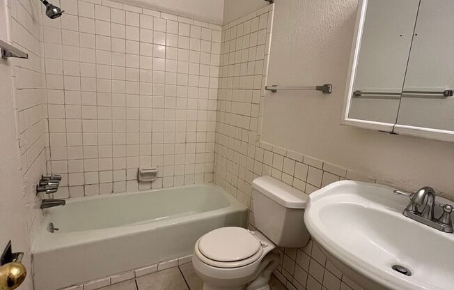 1 bed, 1 bath, 600 sqft, $700, Unit Unit 206