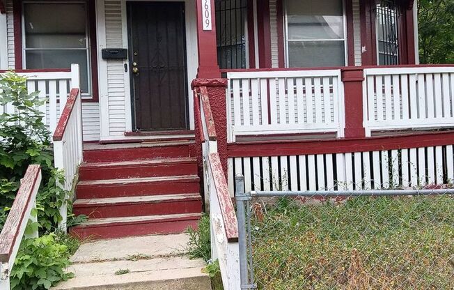 1609 W Meinecke Ave, Milwaukee, WI 53206 Single family home has 4 bedrooms!