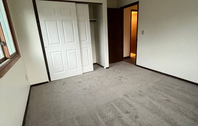 2 beds, 1 bath, $1,125, Unit 646 Unit 103