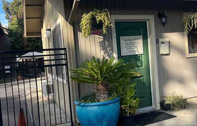 Spacious 1 and 2 Bedrooms, Gated, Pool & READY TO GO!