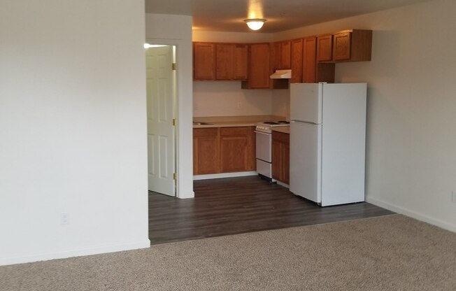 Studio, 1 bath, 375 sqft, $925, Unit 64