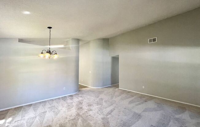 Move in Ready 4/2 Home in Waterford Lakes!