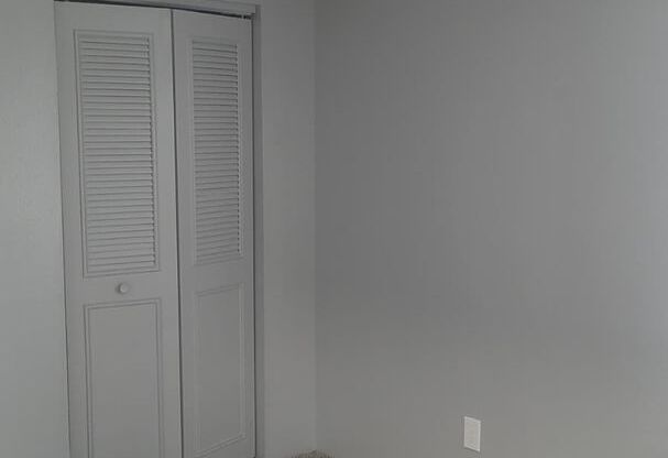 2 beds, 1 bath, 695 sqft, $1,230, Unit 505 Q7