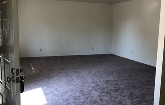 2 beds, 1 bath, $2,300, Unit 04