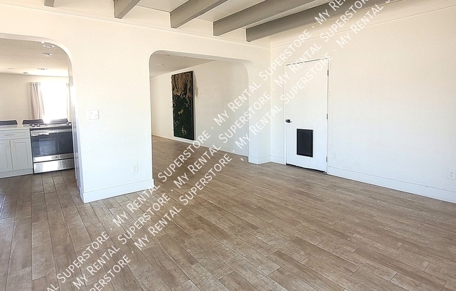 1112 E RIVIERA DR