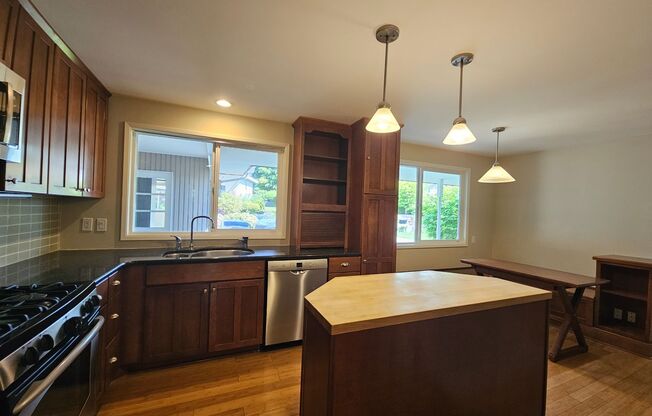 Beautifully Bellevue Rambler in Prime Location