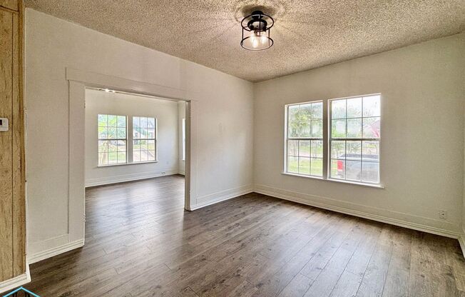 Cozy and Bright 3bedroom/1bath Vintage charmer in Beacon Hill, Close to Restaurants, Shopping, and Entertainment!