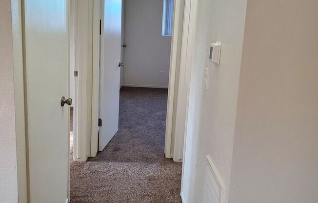 2 beds, 1 bath, 992 sqft, $1,425, Unit 1490-127