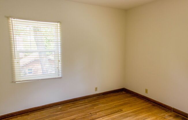 Quiet 1 & 2 Bedroom Apartments Located Between Campus and Bryan Park