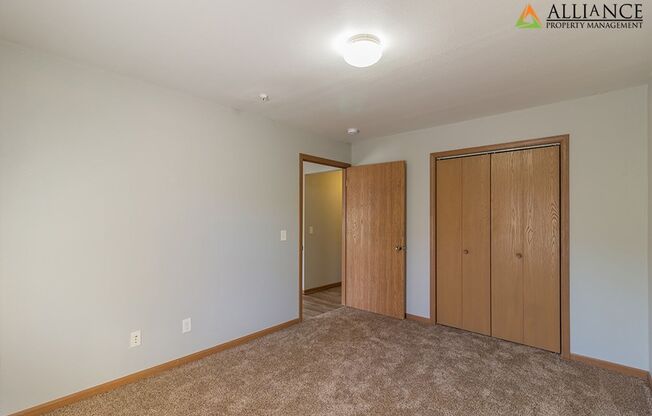 3 beds, 1.5 baths, 1,008 sqft, $1,050, Unit 18