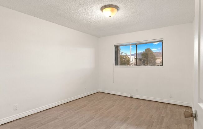 2 beds, 1 bath, $1,100, Unit 229