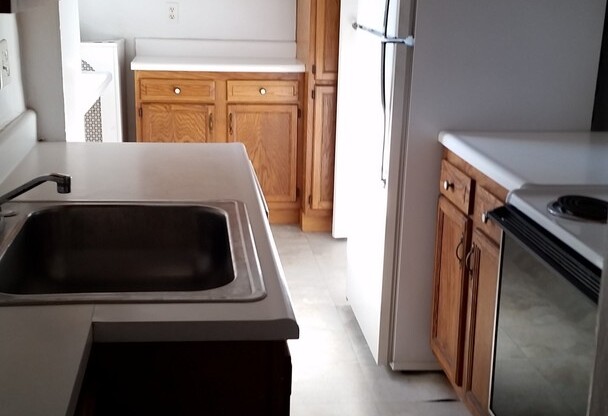 2 beds, 2 baths, 1,585 sqft, $2,325, Unit Old King Edward 67