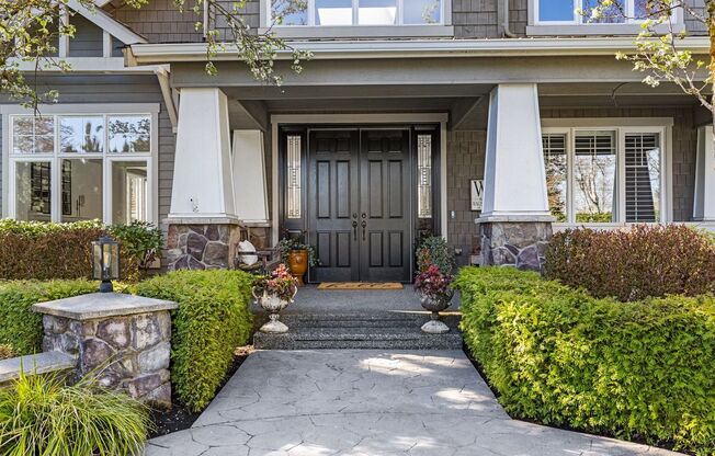 Spacious 5-Bed 4.5 Bath Home with Two Primary Suites on a Quiet Cul-de-Sac in Sammamish