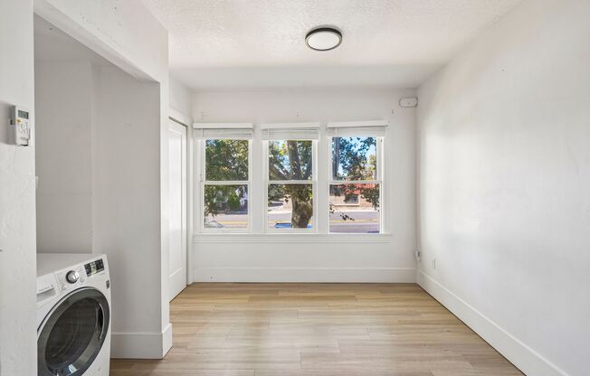 Studio, 1 bath, 275 sqft, $999, Unit 03