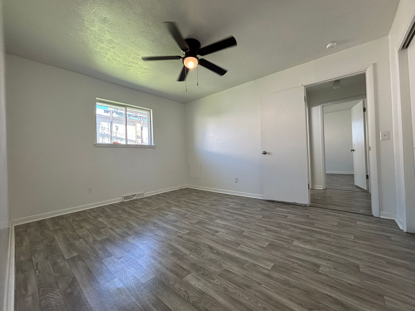 Remodeled 2 bedroom 1 bath duplex available now!