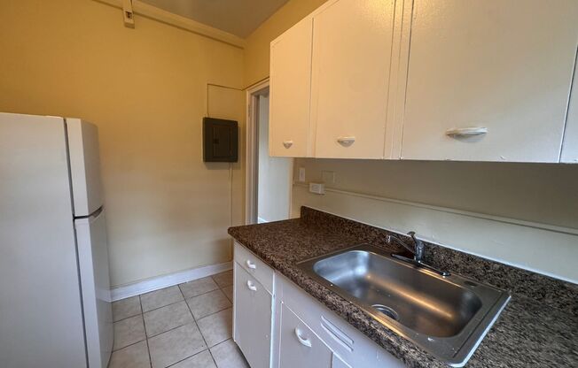 2 beds, 1 bath, $1,050, Unit A61