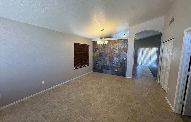 Beautiful & Cozy Chandler Home!