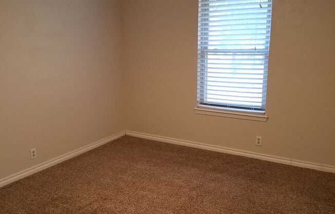 3 beds, 1 bath, $1,595