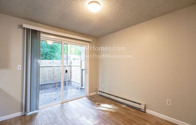 Charming Duplex in Oregon City, Pet Friendly! Reach Out Today!