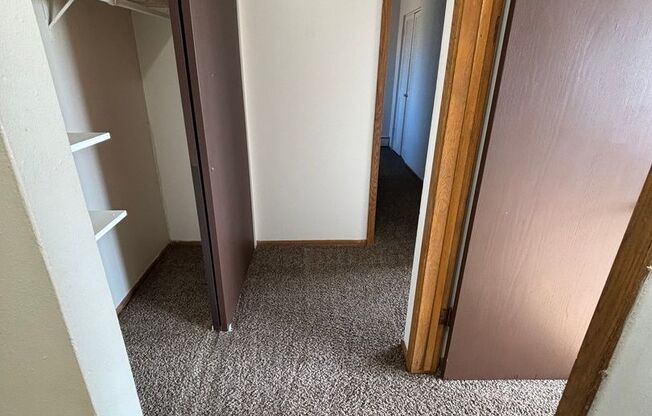 3 beds, 1.5 baths, 1,204 sqft, $1,569, Unit 5212 05