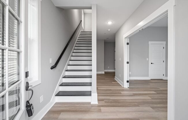 Gorgeous 3 Story 4 Bedroom Pet Friendly Home For Rent!