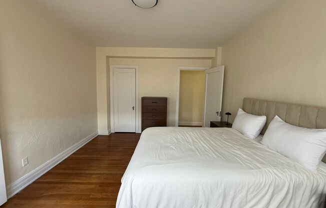 2 beds, 2 baths, 1,303 sqft, $3,000, Unit New King Edward  402