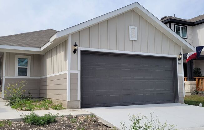 Beautiful 3 bedroom, 2 bathroom home in New Braunfels!