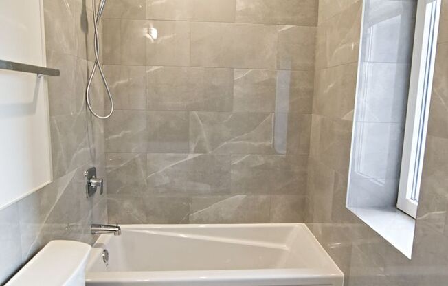 2 beds, 2 baths, 950 sqft, $3,550, Unit 927-301