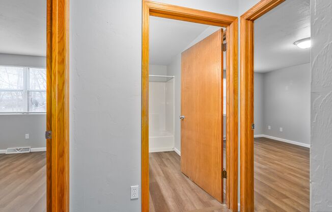 2 beds, 1 bath, 1,050 sqft, $1,599, Unit 3951 - 37