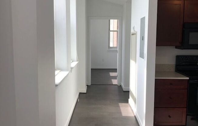 2 beds, 1 bath, $1,999, Unit 220