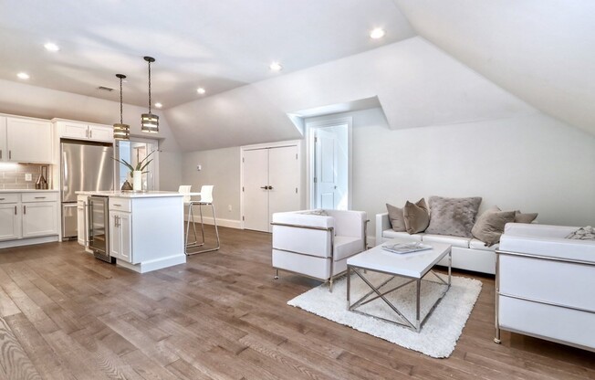 7 HILLSIDE AVE