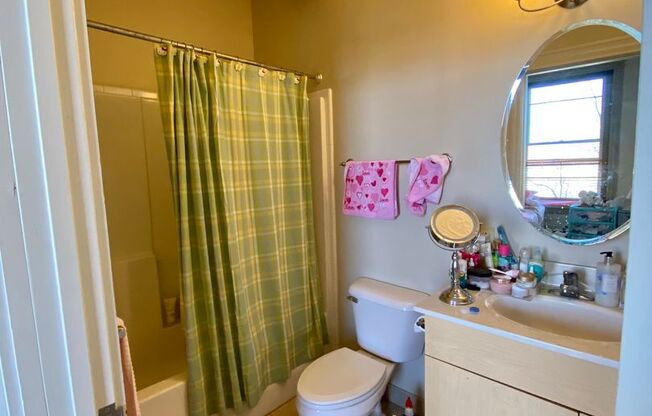 2 beds, 2 baths, 900 sqft, $1,850, Unit 402