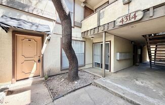 1 Bedroom, 1 Bath Condo in Uptown!
